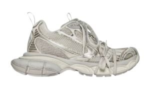 Trainers in Off White