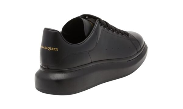 Men’s Oversized Sneaker in Black